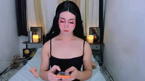 Snapshot of expensive_elise chatting on 06-17-26, 10:39 expensive_elise online show from 06-17-26, 10:39