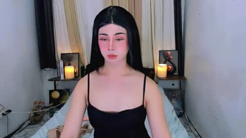 Snapshot of expensive_elise chatting on 06-19-26, 04:33 expensive_elise online show from 06-19-26, 04:33