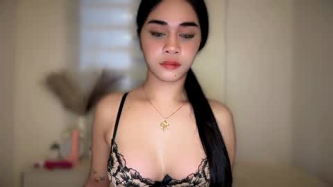 Snapshot of expensivets_chloe chatting on 03-08-26, 10:46 chloee online show from 03-08-26, 10:46