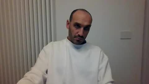 Snapshot of extr0 chatting on 11-08-25, 10:52 Extro online show from 11-08-25, 10:52