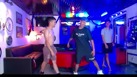 extrangers online show from 01-05-26, 05:27