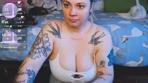 Snapshot of eyesuphere8 chatting on 06-20-26, 01:47 Molly online show from 06-20-26, 01:47