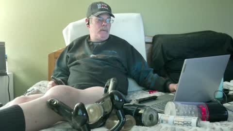 Eyeswideshut63 online show from 12-30-24, 12:22