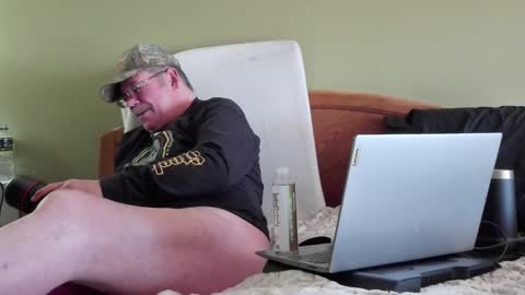 Eyeswideshut63 online show from 01-20-25, 05:27