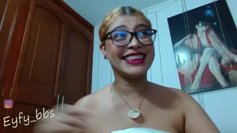 Snapshot of eyfy_bbs chatting on 06-11-26, 12:32 Nadia online show from 06-11-26, 12:32