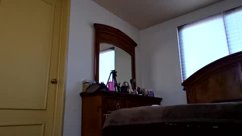 Snapshot of eymi09 chatting on 01-28-25, 08:36 Kim20 online show from 01-28-25, 08:36