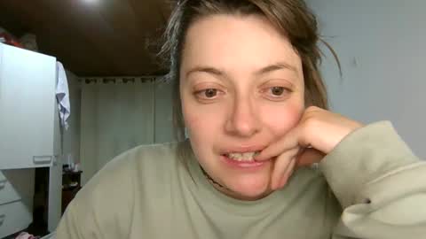 Snapshot of ezlngirl chatting on 12-09-24, 01:51 Aimee online show from 12-09-24, 01:51