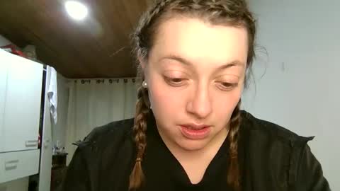 Snapshot of ezlngirl chatting on 12-13-24, 01:37 Aimee online show from 12-13-24, 01:37