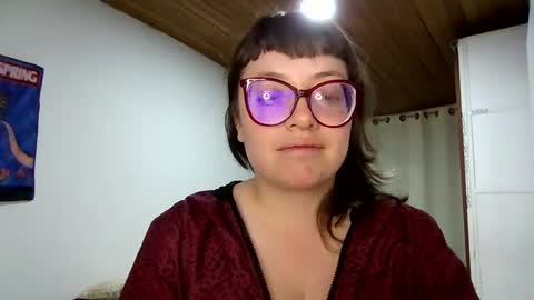 Snapshot of ezlngirl chatting on 01-09-25, 02:11 Aimee online show from 01-09-25, 02:11