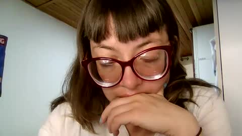Snapshot of ezlngirl chatting on 01-17-25, 01:03 Aimee online show from 01-17-25, 01:03