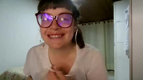 Snapshot of ezlngirl chatting on 01-18-25, 04:04 Aimee online show from 01-18-25, 04:04