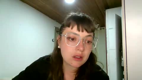 Snapshot of ezlngirl chatting on 01-28-25, 02:53 Aimee online show from 01-28-25, 02:53