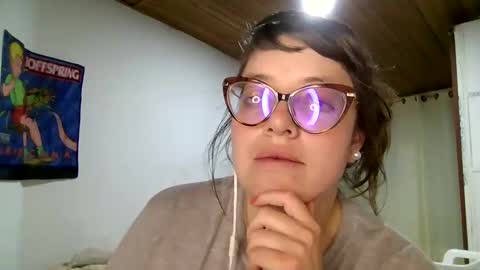 Snapshot of ezlngirl chatting on 02-18-25, 01:54 Aimee online show from 02-18-25, 01:54