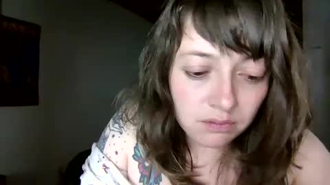Snapshot of ezlngirl chatting on 02-19-25, 02:44 Aimee online show from 02-19-25, 02:44