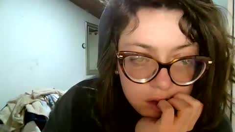 Snapshot of ezlngirl chatting on 02-21-25, 04:07 Aimee online show from 02-21-25, 04:07