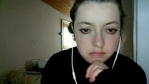 Snapshot of ezlngirl chatting on 02-25-25, 06:53 Aimee online show from 02-25-25, 06:53