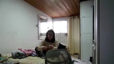 Snapshot of ezlngirl chatting on 03-07-25, 06:54 Aimee online show from 03-07-25, 06:54