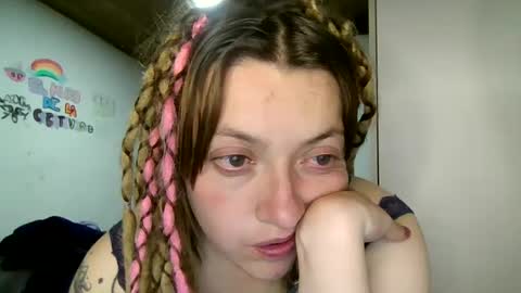 Snapshot of ezlngirl chatting on 09-12-25, 01:06 Aimee online show from 09-12-25, 01:06