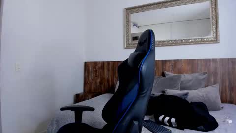 Ezzio Scolaro online show from 10-20-25, 01:44