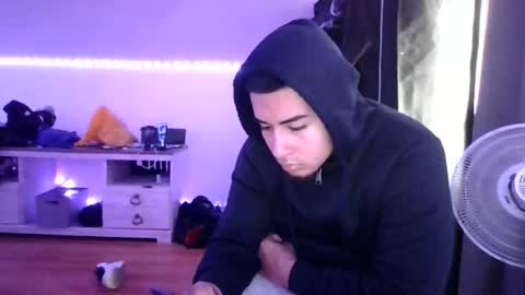 Snapshot of ezzteban935 chatting on 04-11-26, 06:01 ezzteban935 online show from 04-11-26, 06:01