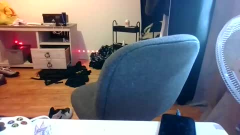 Snapshot of ezzteban935 chatting on 04-14-26, 07:31 ezzteban935 online show from 04-14-26, 07:31