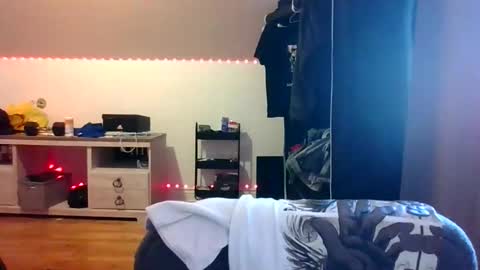 Snapshot of ezzteban935 chatting on 04-18-26, 07:07 ezzteban935 online show from 04-18-26, 07:07