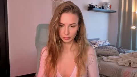 Snapshot of f1oraa chatting on 02-18-26, 09:05 if you dont have fansly account yet use this link to registration online show from 02-18-26, 09:05