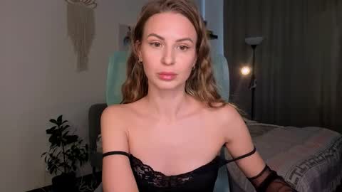 Snapshot of f1oraa chatting on 02-21-26, 11:55 if you dont have fansly account yet use this link to registration online show from 02-21-26, 11:55