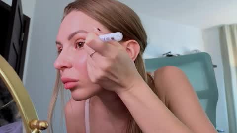 Snapshot of f1oraa chatting on 03-04-26, 11:16 if you dont have fansly account yet use this link to registration online show from 03-04-26, 11:16