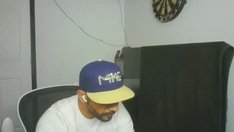 Snapshot of faded805 chatting on 06-10-26, 07:40 Mark online show from 06-10-26, 07:40