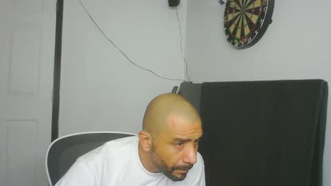 Snapshot of faded805 chatting on 06-11-26, 08:34 Mark online show from 06-11-26, 08:34