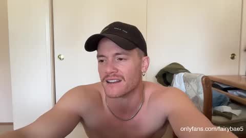 Snapshot of fairybae5 chatting on 10-30-25, 07:36 Travis online show from 10-30-25, 07:36