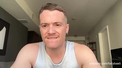 Snapshot of fairybae5 chatting on 11-09-25, 11:03 Travis online show from 11-09-25, 11:03