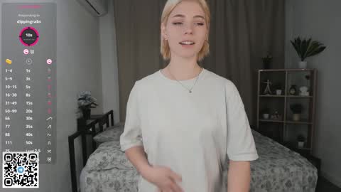 Emilia online show from 01-08-25, 04:12