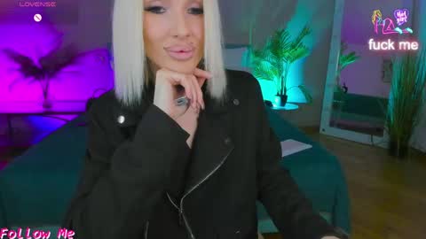 Lana online show from 05-11-26, 11:02