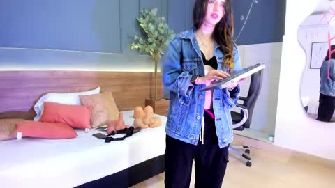 Megan    630  1330 -5 online show from 10-21-25, 12:44