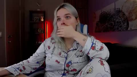 Snapshot of fancybella chatting on 11-15-25, 11:07 Bella online show from 11-15-25, 11:07