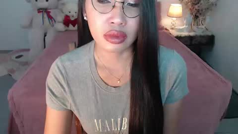 Snapshot of fancylaylaxx chatting on 12-27-24, 02:22 Layla online show from 12-27-24, 02:22