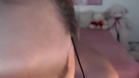 Layla online show from 06-24-26, 11:15