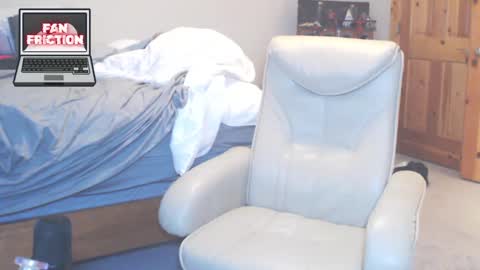 Snapshot of fanfriction chatting on 02-20-25, 06:39 Fan Friction online show from 02-20-25, 06:39