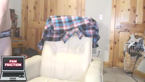 Snapshot of fanfriction chatting on 02-27-25, 05:24 Fan Friction online show from 02-27-25, 05:24