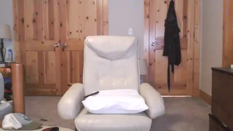 Snapshot of fanfriction chatting on 10-31-25, 08:15 Fan Friction online show from 10-31-25, 08:15