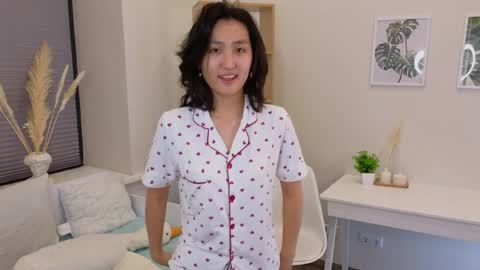 Snapshot of fannygarland chatting on 12-29-24, 01:24 Eva online show from 12-29-24, 01:24
