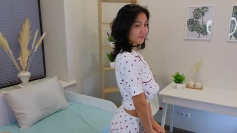 Snapshot of fannygarland chatting on 01-04-25, 10:05 Eva online show from 01-04-25, 10:05
