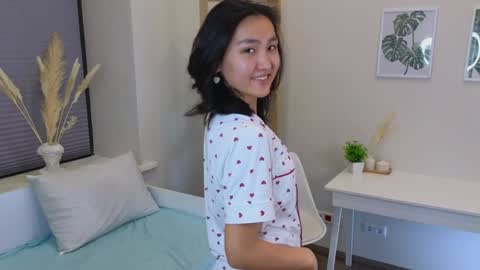Snapshot of fannygarland chatting on 01-06-25, 02:15 Eva online show from 01-06-25, 02:15