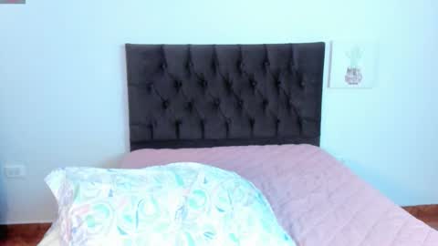 Snapshot of fantastic_asians2 chatting on 03-17-26, 08:01 Ale online show from 03-17-26, 08:01