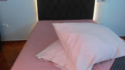 Snapshot of fantastic_asians2 chatting on 03-21-26, 05:05 Ale online show from 03-21-26, 05:05