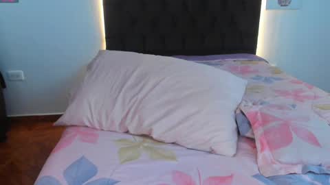 Snapshot of fantastic_asians2 chatting on 03-25-26, 05:19 Ale online show from 03-25-26, 05:19