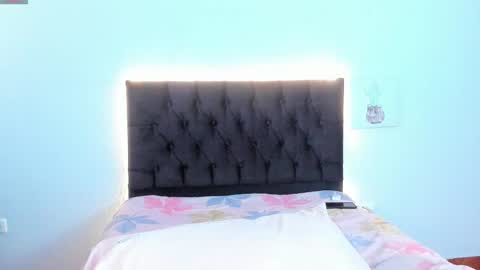 Snapshot of fantastic_asians2 chatting on 03-26-26, 05:18 Ale online show from 03-26-26, 05:18