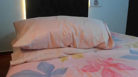 Snapshot of fantastic_asians2 chatting on 03-28-26, 04:28 Ale online show from 03-28-26, 04:28